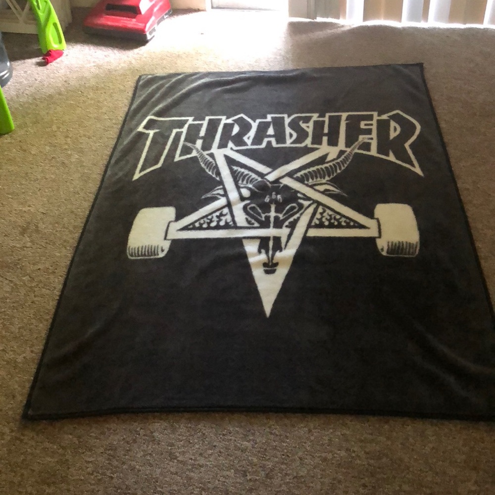 Thrasher pentagram blanket